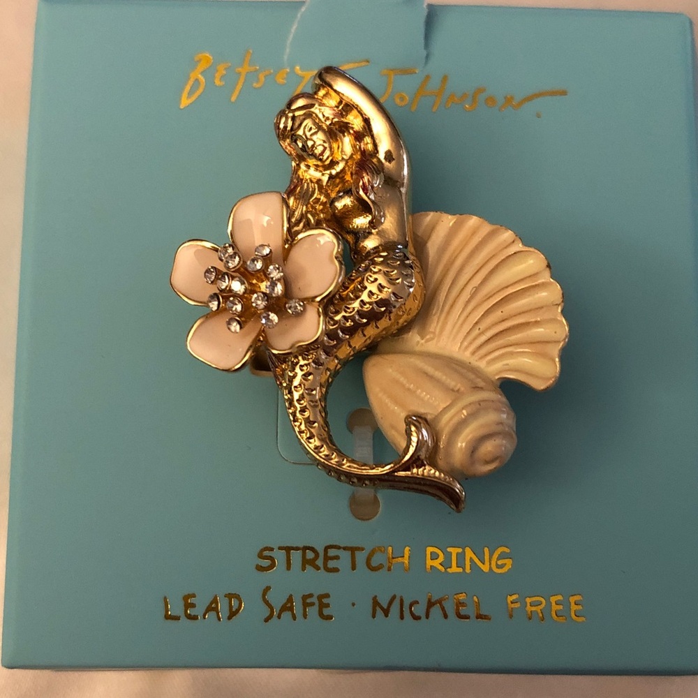 Betsey Johnson Gold Tone Stretch Ring Mermaid Flower & Seashell Crystal NWT/Box